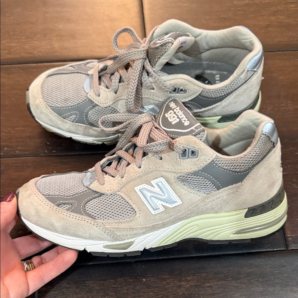 New Balance 991 women's' Gray Sneakers